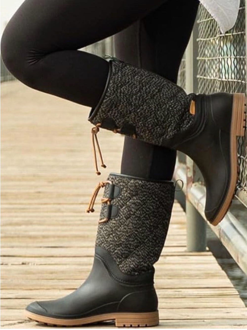 NWT Kamik Abigail Women's Size 10 Black and White Winter Boots